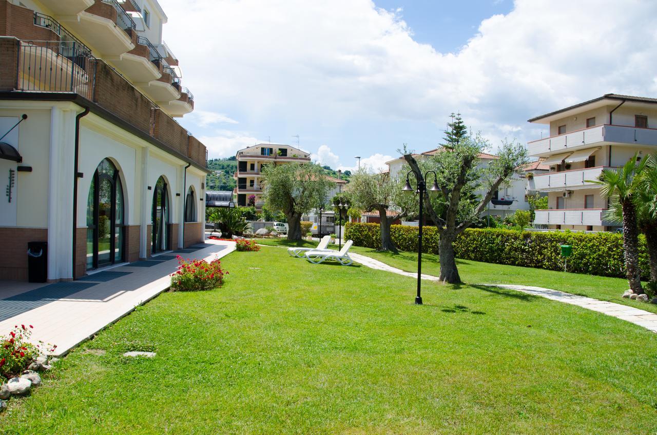 Almaluna Hotel & Resort Альба-Адриатика Экстерьер фото