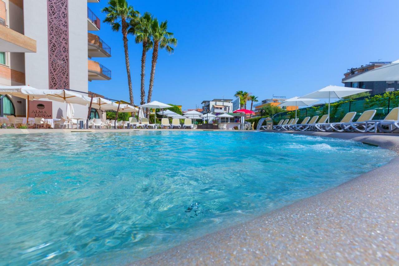 Almaluna Hotel & Resort Альба-Адриатика Экстерьер фото